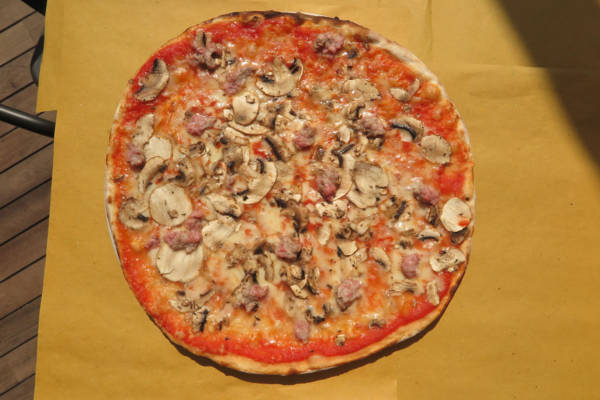 tomato, mozzarella, mushrooms, Italian sausage